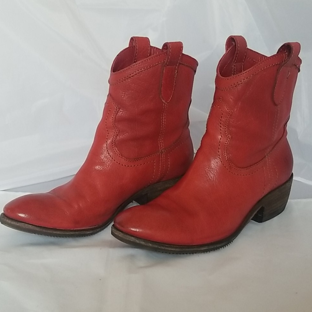 FRYE Carson Shortie. size 7.5